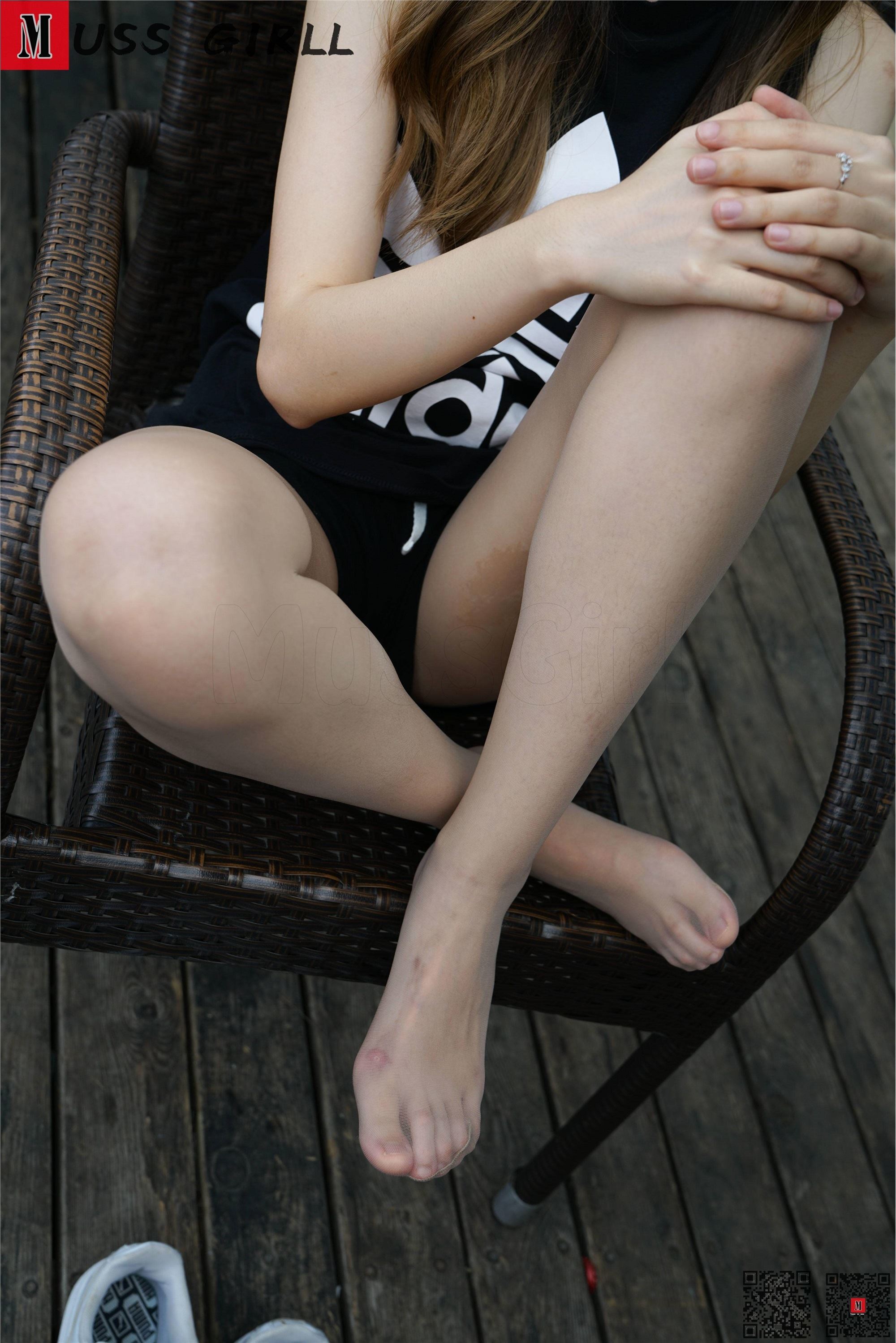 MussGirl慕丝女郎  NO.247-户外球衣肉丝美女